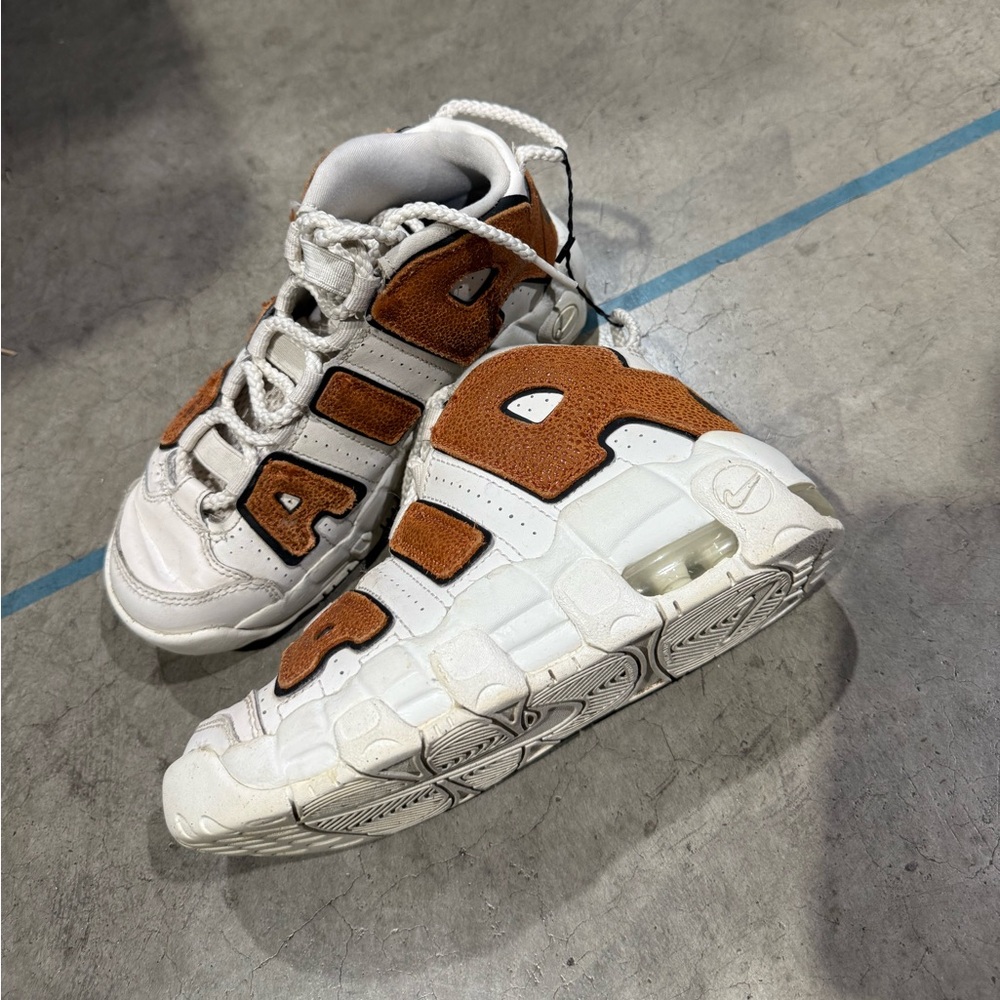 Nike Air More Uptempo sneakers in white dark russet basketball leather Youth 2